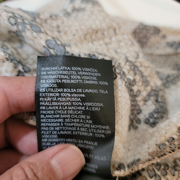 H&M Women's Animal Print Jumpsuit Size 6 Straight Leg Pocket Waist Tie Boho Fall - Picture 10 of 11